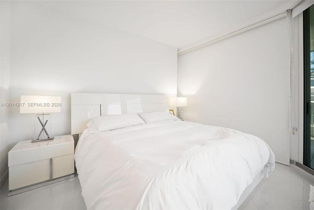 21050 Point Pl 302, Aventura, FL 33180