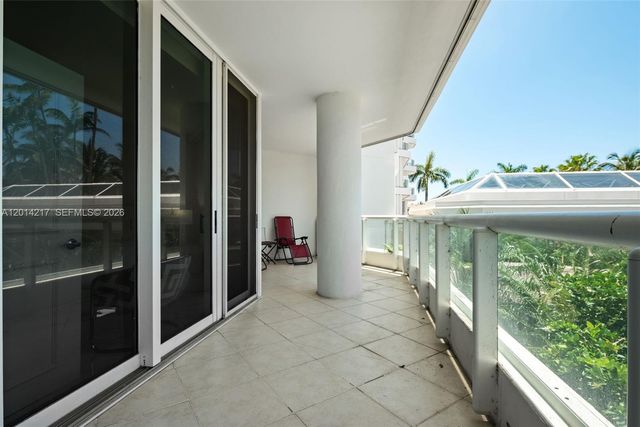 21050 Point Pl 302, Aventura, FL 33180