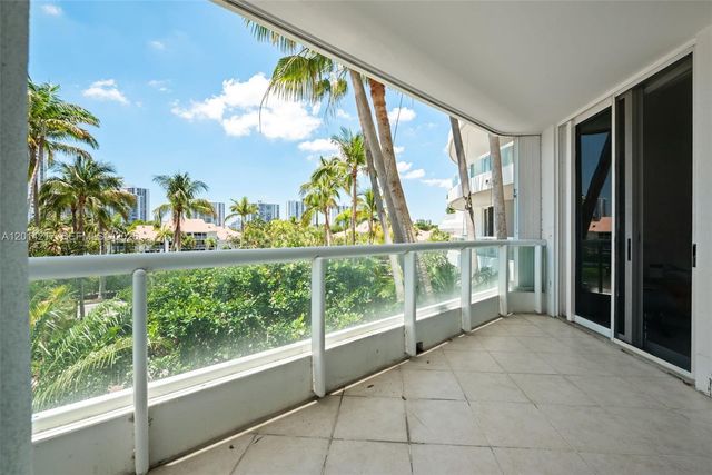 21050 Point Pl 302, Aventura, FL 33180