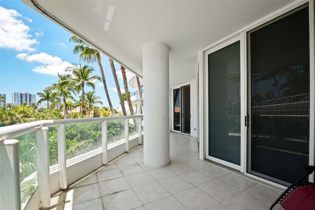 21050 Point Pl 302, Aventura, FL 33180