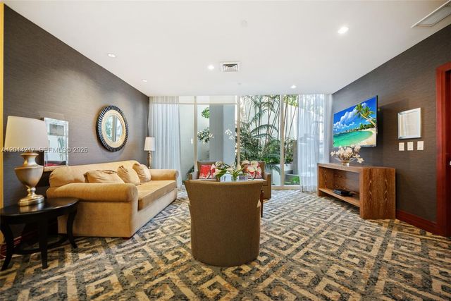 21050 Point Pl 302, Aventura, FL 33180