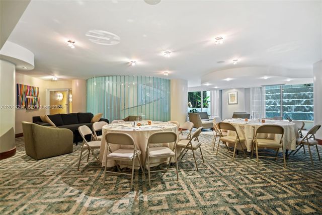 21050 Point Pl 302, Aventura, FL 33180