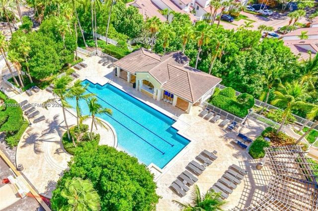 21050 Point Pl 302, Aventura, FL 33180
