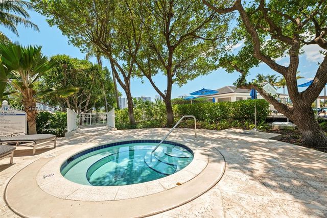 21050 Point Pl 302, Aventura, FL 33180