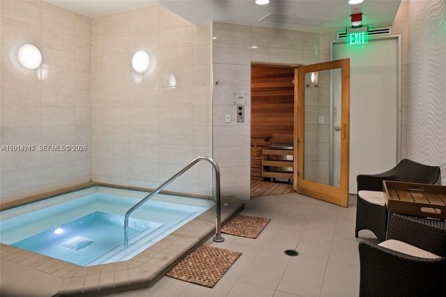 21050 Point Pl 302, Aventura, FL 33180