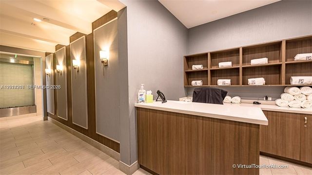 21050 Point Pl 302, Aventura, FL 33180
