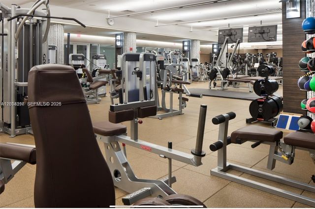 21050 Point Pl 302, Aventura, FL 33180