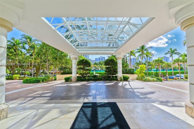 21050 Point Pl 302, Aventura, FL 33180