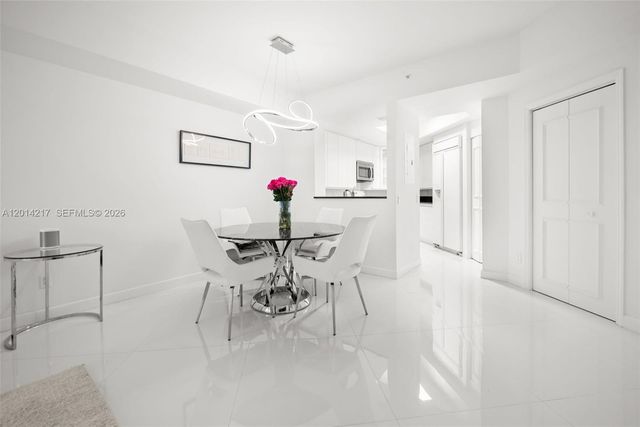 21050 Point Pl 302, Aventura, FL 33180