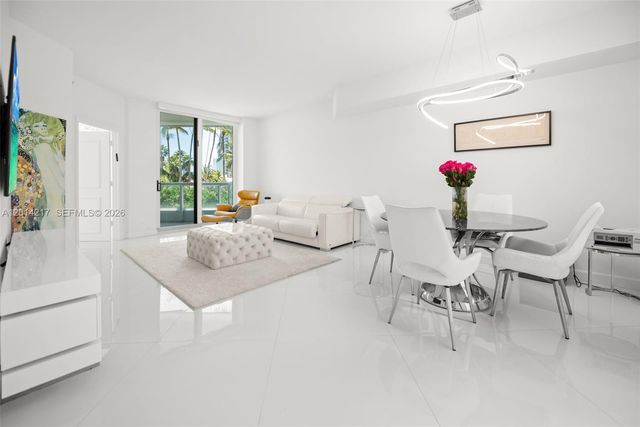 21050 Point Pl 302, Aventura, FL 33180