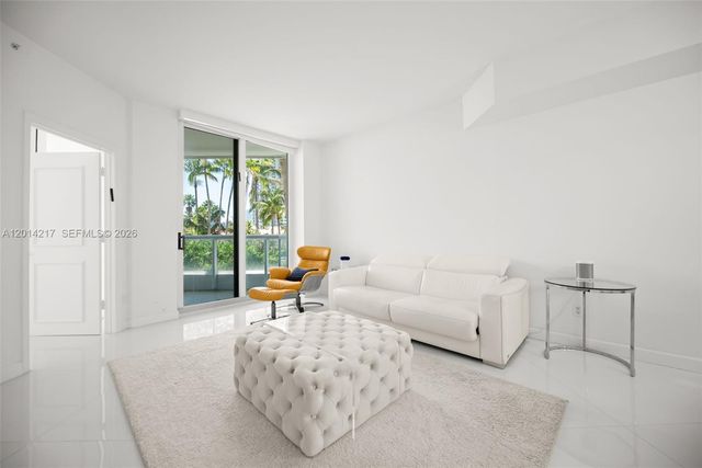 21050 Point Pl 302, Aventura, FL 33180