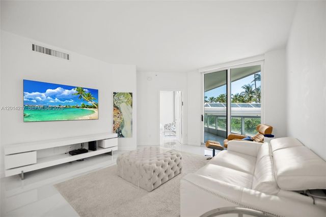 21050 Point Pl 302, Aventura, FL 33180