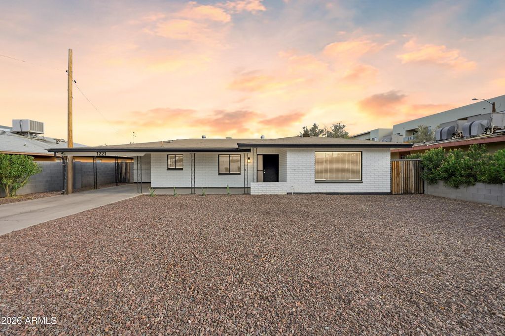 1221 E ELM Street, Phoenix, AZ 85014