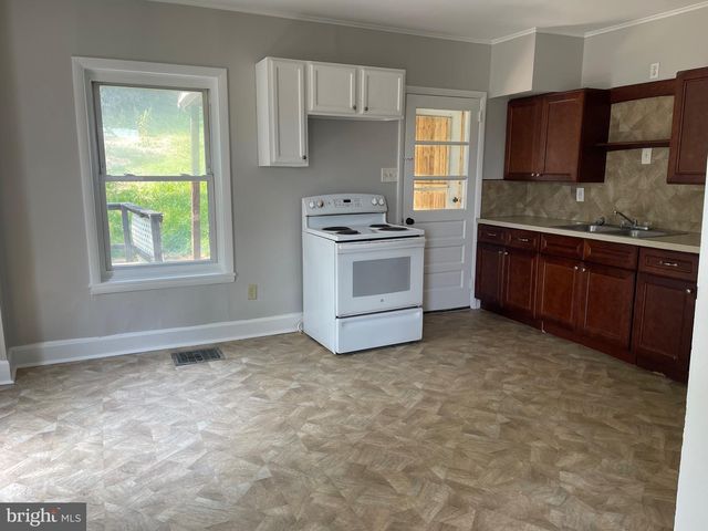 215 CHAPEL AVE, Parkesburg, PA 19365