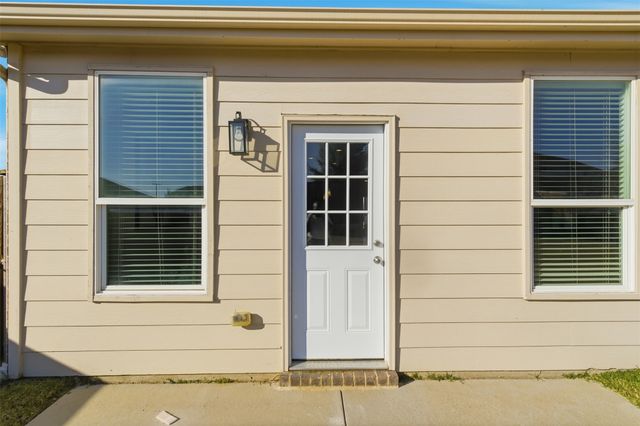 1700 Vernon Drive, Aubrey, TX 76227