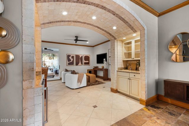 149 N COUNTRY CLUB Drive, Phoenix, AZ 85014