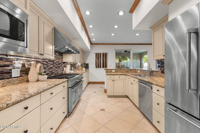149 N COUNTRY CLUB Drive, Phoenix, AZ 85014