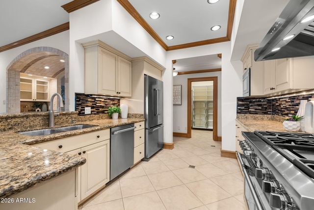 149 N COUNTRY CLUB Drive, Phoenix, AZ 85014