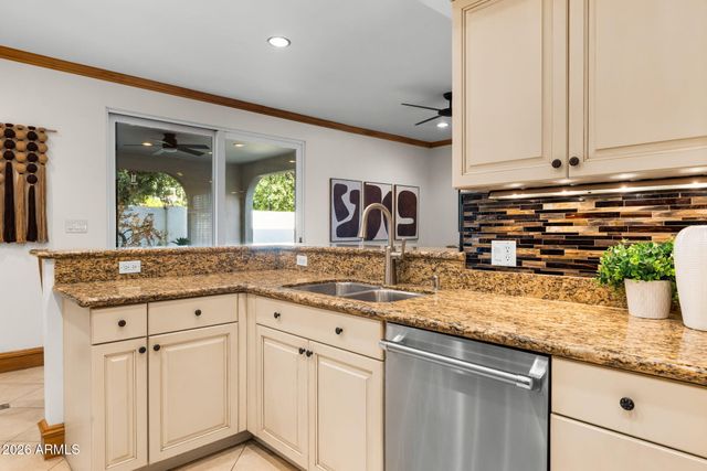 149 N COUNTRY CLUB Drive, Phoenix, AZ 85014