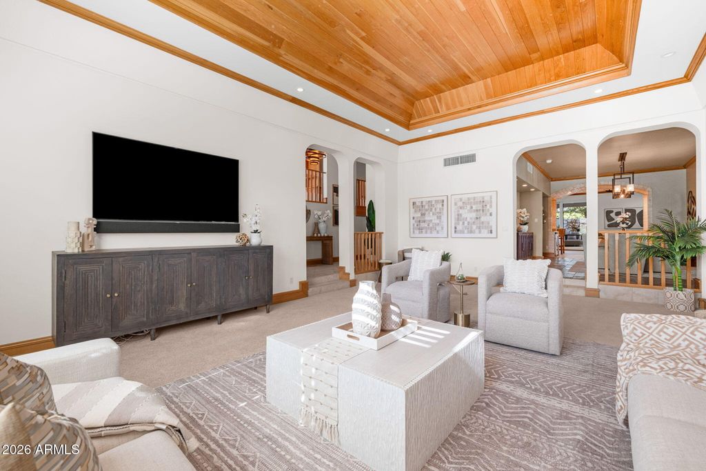149 N COUNTRY CLUB Drive, Phoenix, AZ 85014 — photo 5