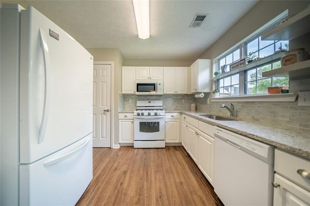 11070 Crabapple Lake Drive, Roswell, GA 30076