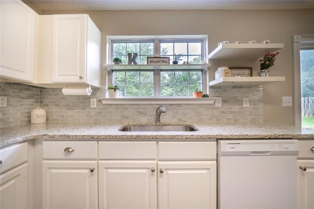 11070 Crabapple Lake Drive, Roswell, GA 30076