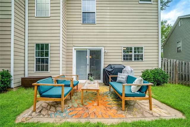 11070 Crabapple Lake Drive, Roswell, GA 30076