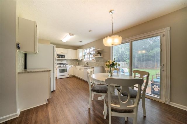 11070 Crabapple Lake Drive, Roswell, GA 30076