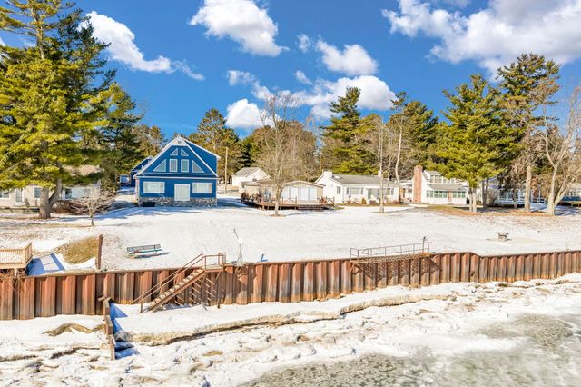 8723 Lakeshore Road, Worth Twp, MI 48450