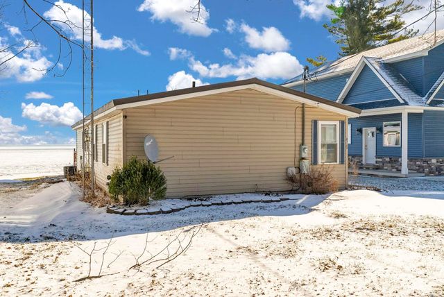 8723 Lakeshore Road, Worth Twp, MI 48450