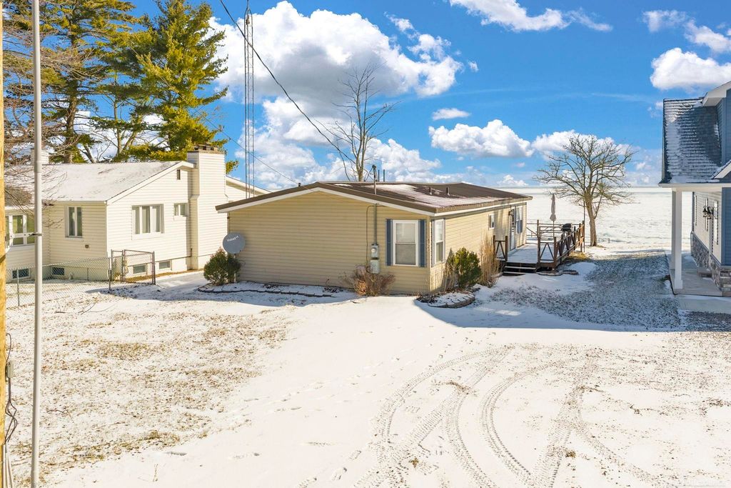 8723 Lakeshore Road, Worth Twp, MI 48450