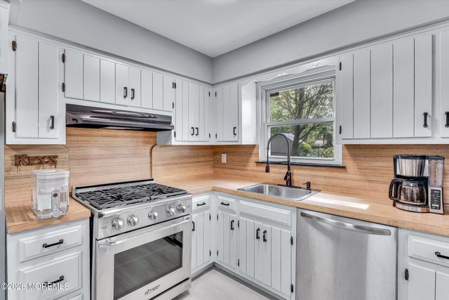 36 Old Bridge Drive, Howell, NJ 07731