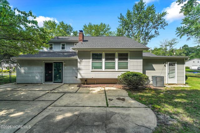 36 Old Bridge Drive, Howell, NJ 07731