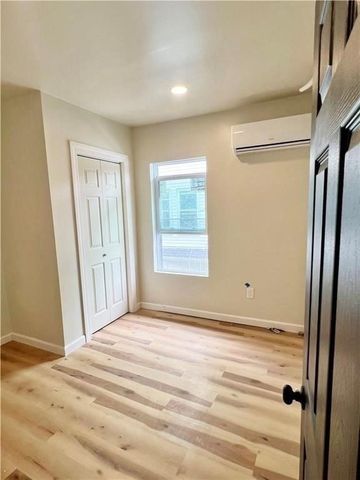 458-460 Smithfield Ave, Pawtucket, RI 02860