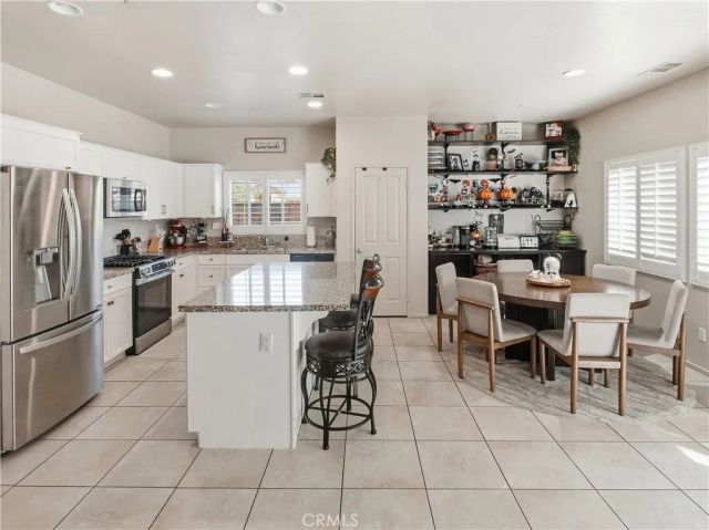 7247 Willowmore, Fontana, CA 92336