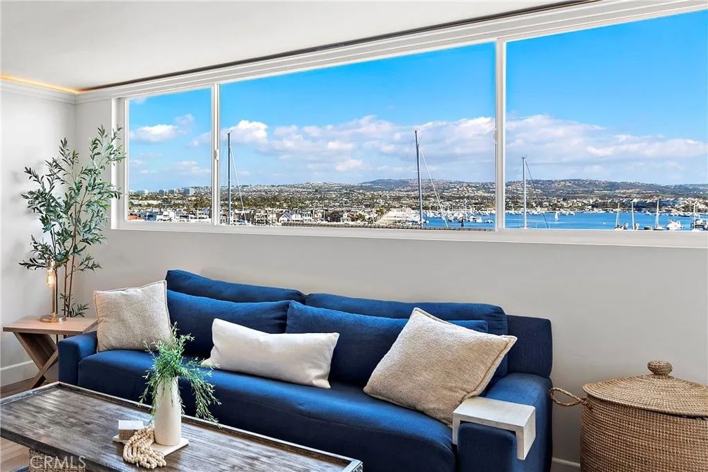 310 Fernando Street 303, Newport Beach, CA 92661