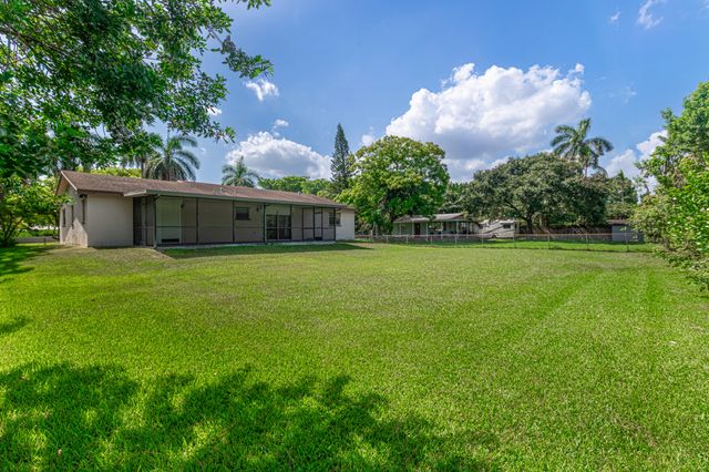 4340 SW 74th Avenue, Davie, FL 33314