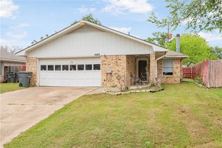 4403 Robinhood Circle, Bryan, TX 77803