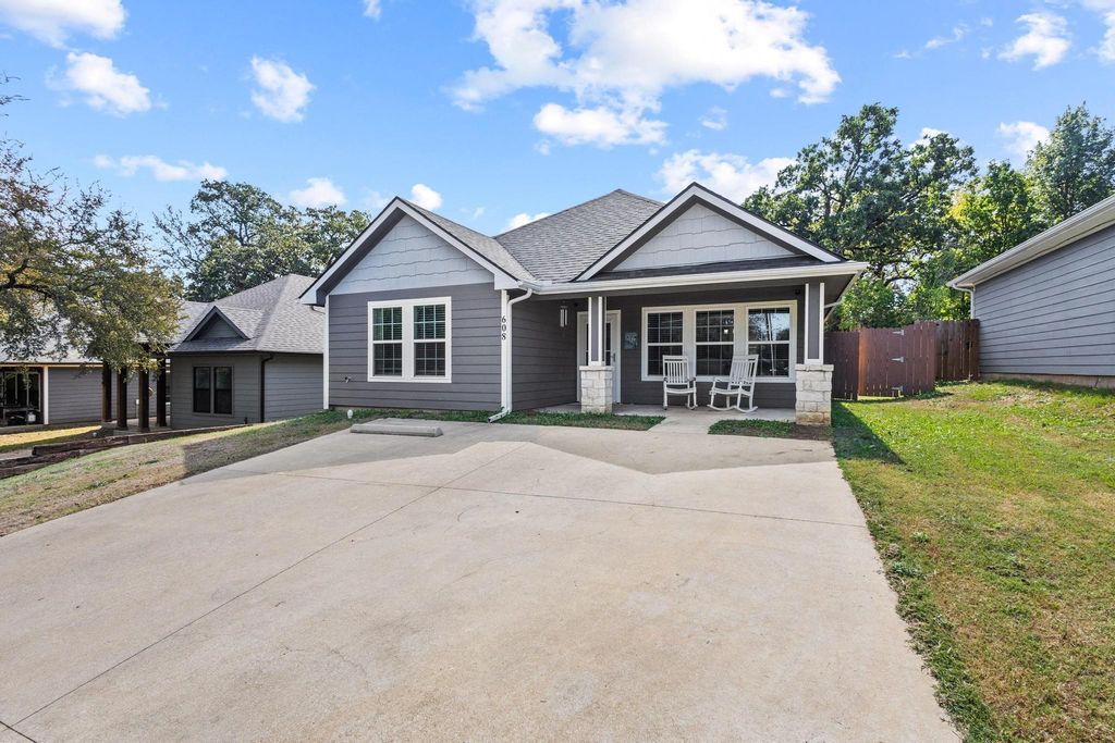 608 E Shepherd Street, Denison, TX 75021