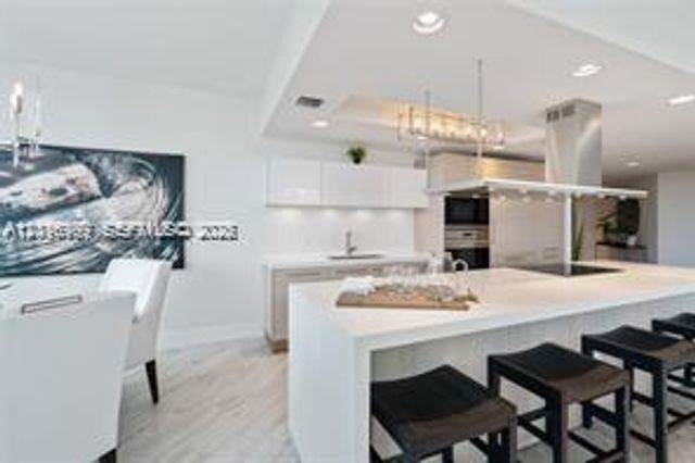 17111 Biscayne Blvd 209, North Miami Beach, FL 33160