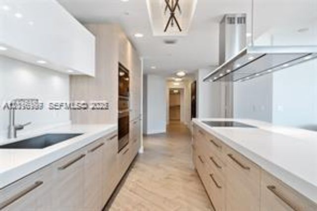 17111 Biscayne Blvd 209, North Miami Beach, FL 33160