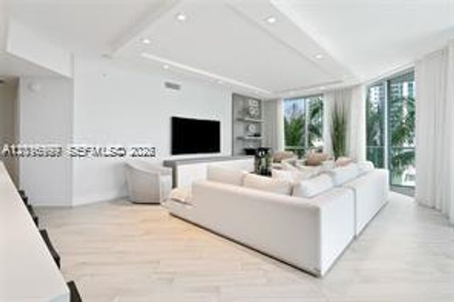 17111 Biscayne Blvd 209, North Miami Beach, FL 33160