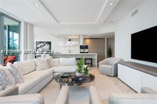 17111 Biscayne Blvd 209, North Miami Beach, FL 33160