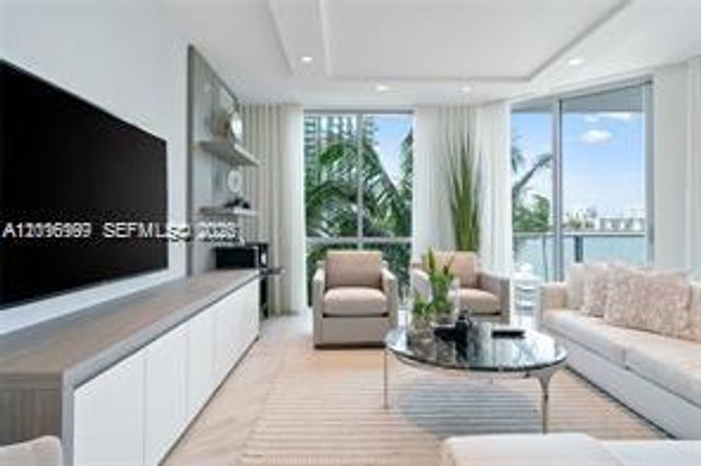 17111 Biscayne Blvd 209, North Miami Beach, FL 33160