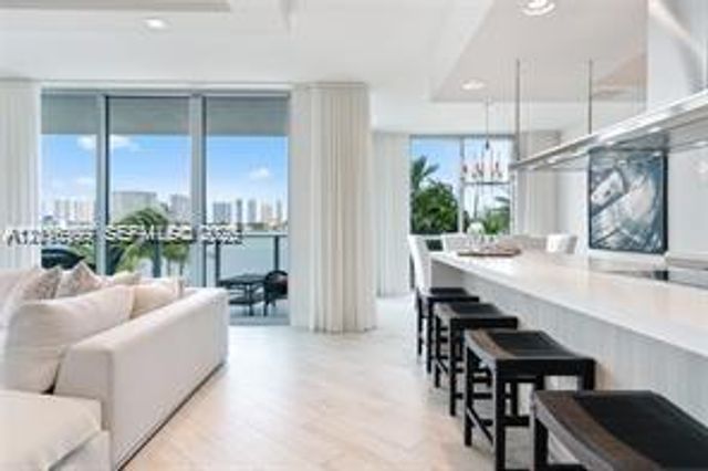 17111 Biscayne Blvd 209, North Miami Beach, FL 33160