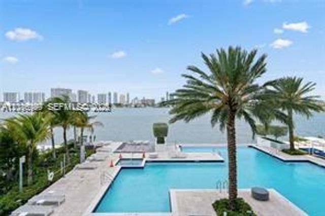 17111 Biscayne Blvd 209, North Miami Beach, FL 33160
