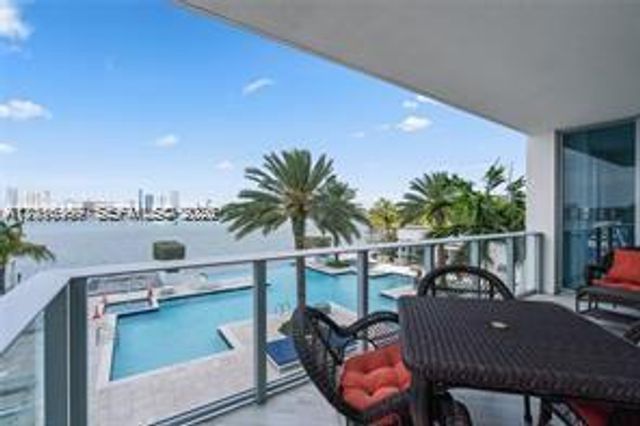 17111 Biscayne Blvd 209, North Miami Beach, FL 33160