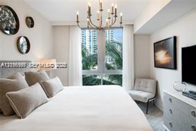 17111 Biscayne Blvd 209, North Miami Beach, FL 33160