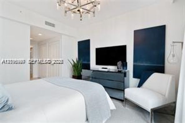17111 Biscayne Blvd 209, North Miami Beach, FL 33160