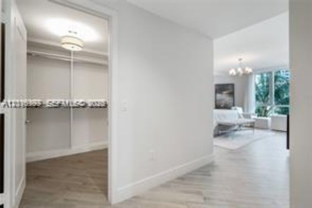 17111 Biscayne Blvd 209, North Miami Beach, FL 33160